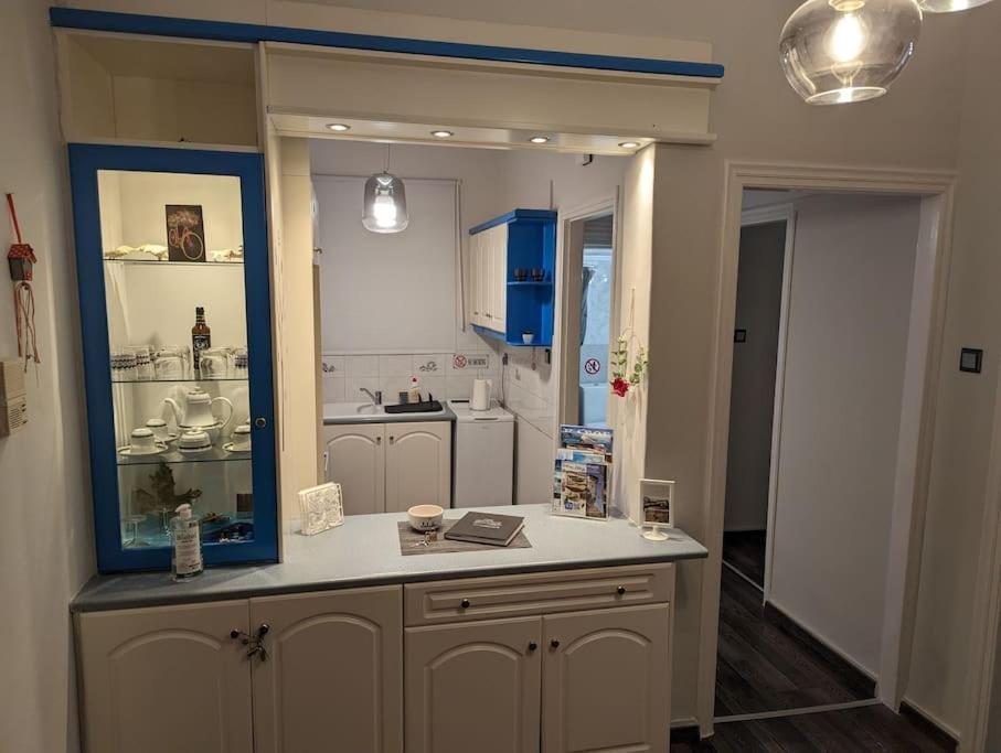 Cozy Apartm.near Metro Ag.marina * Athene